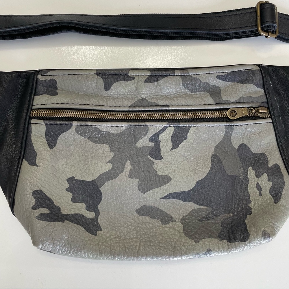 Crossbody Belt Bag in Gray Camo